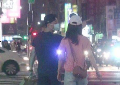 吵架吃瓜路人,一场现代都市的众生相